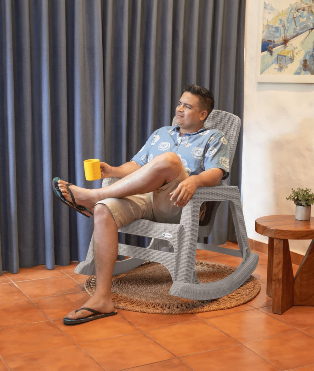 Muebles de plástico funcionales para fiestas al aire libre en Costa Rica