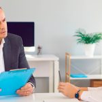 El desafío de encontrar empleo para los jóvenes en este momento (y qué habilidades recomiendan los expertos de LinkedIn)